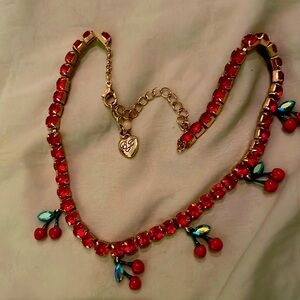 Cherry choker